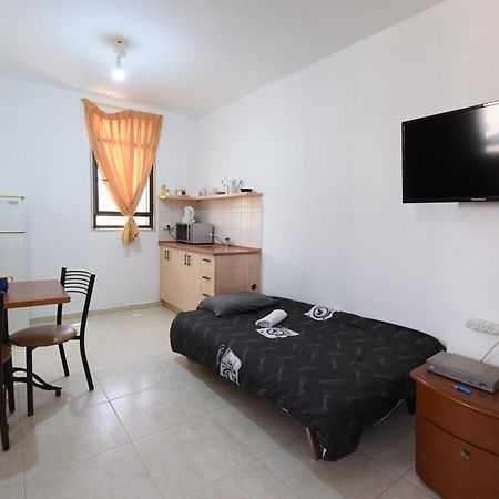 Flintstone Guest House Eilat Ngoại thất bức ảnh
