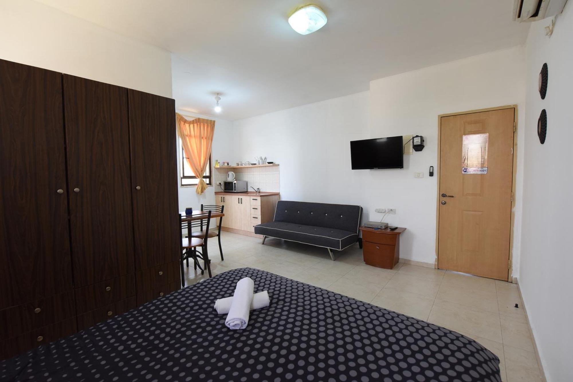 Flintstone Guest House Eilat Ngoại thất bức ảnh