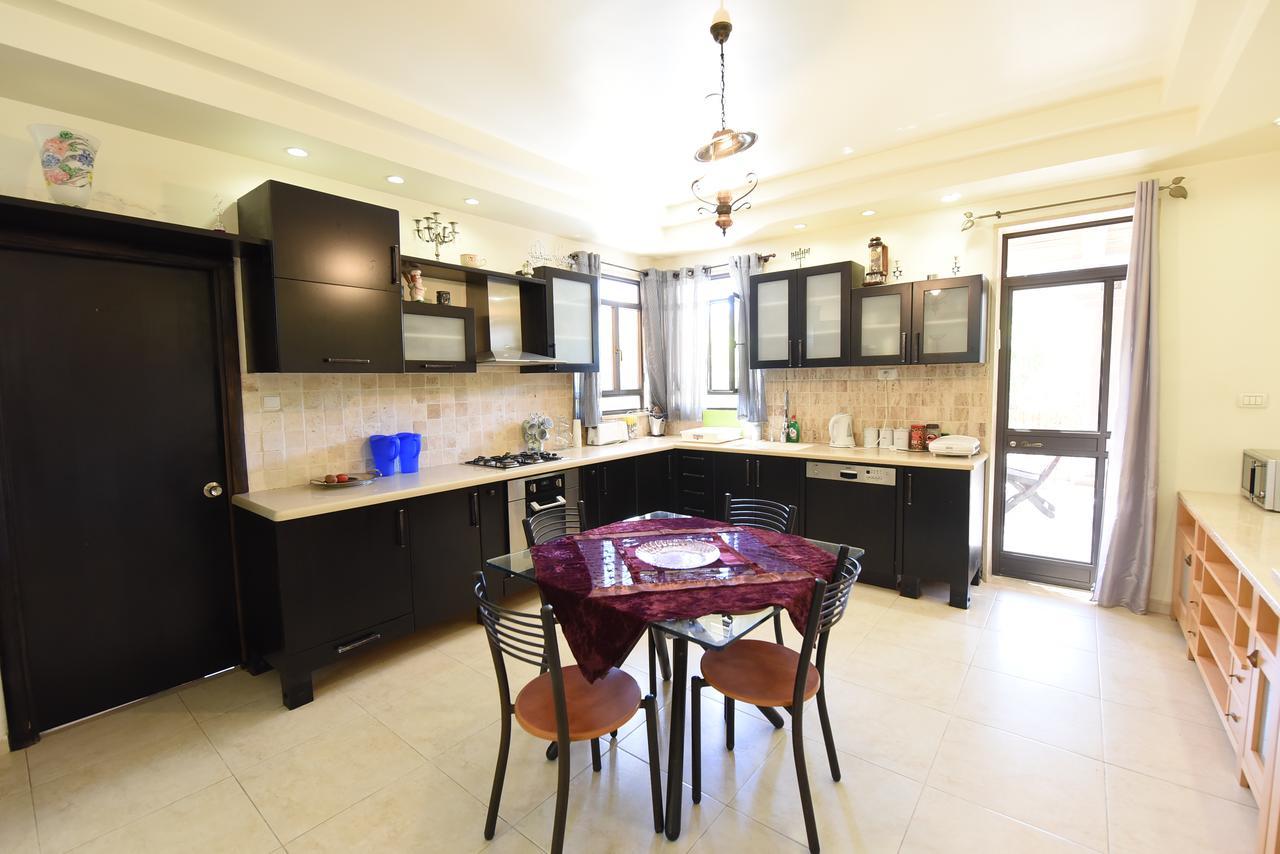 Flintstone Guest House Eilat Ngoại thất bức ảnh