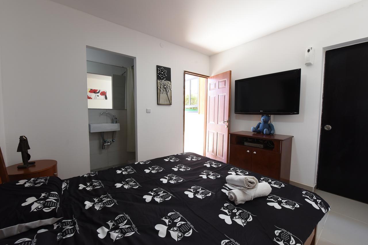 Flintstone Guest House Eilat Ngoại thất bức ảnh