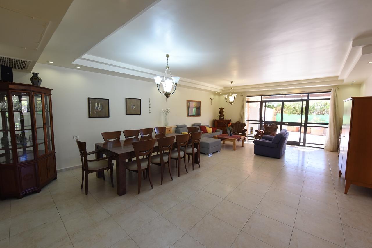 Flintstone Guest House Eilat Ngoại thất bức ảnh