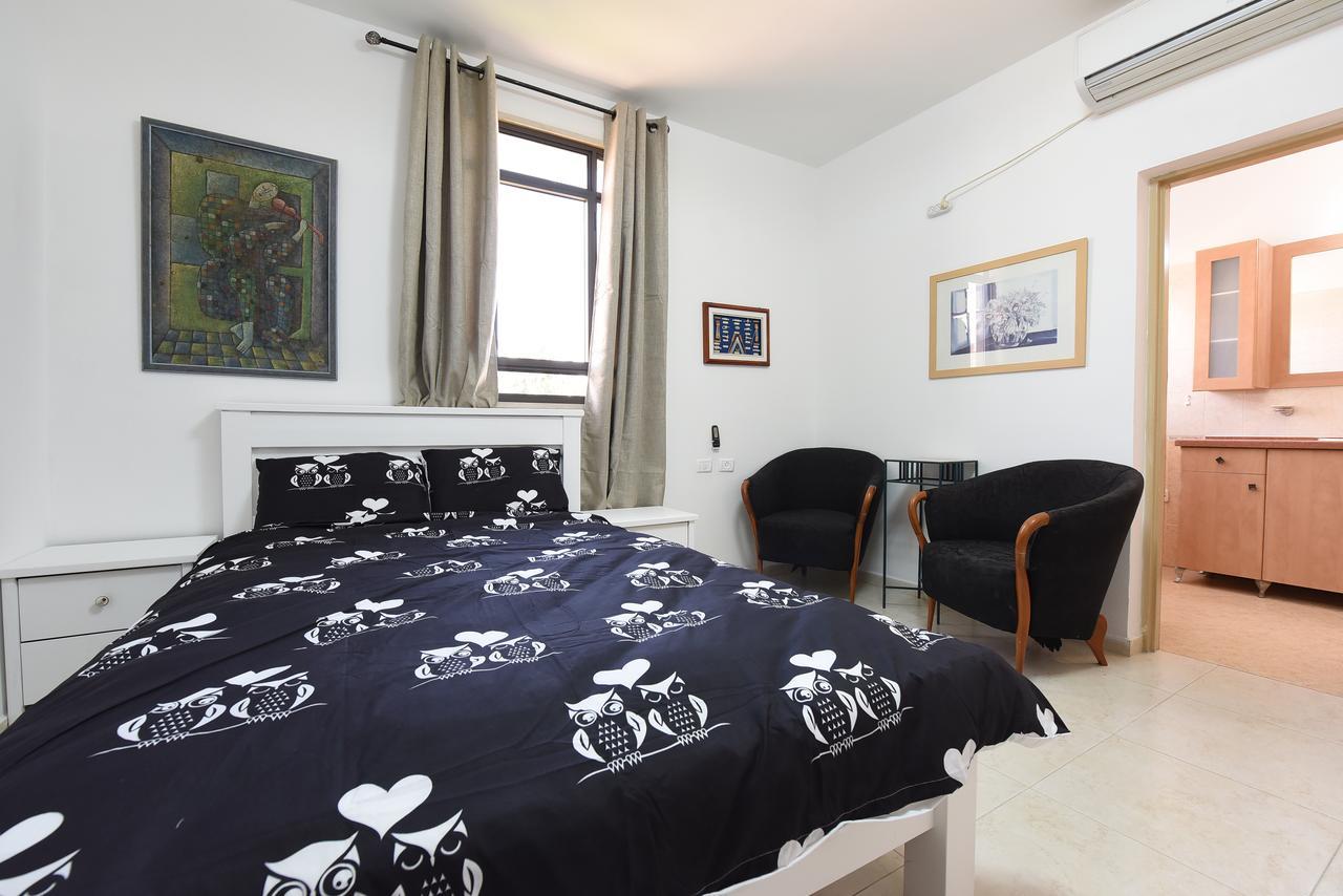 Flintstone Guest House Eilat Ngoại thất bức ảnh