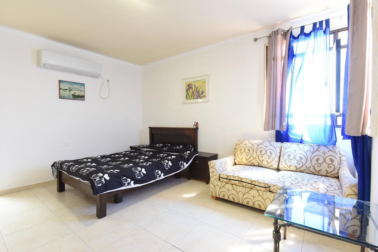 Flintstone Guest House Eilat Ngoại thất bức ảnh