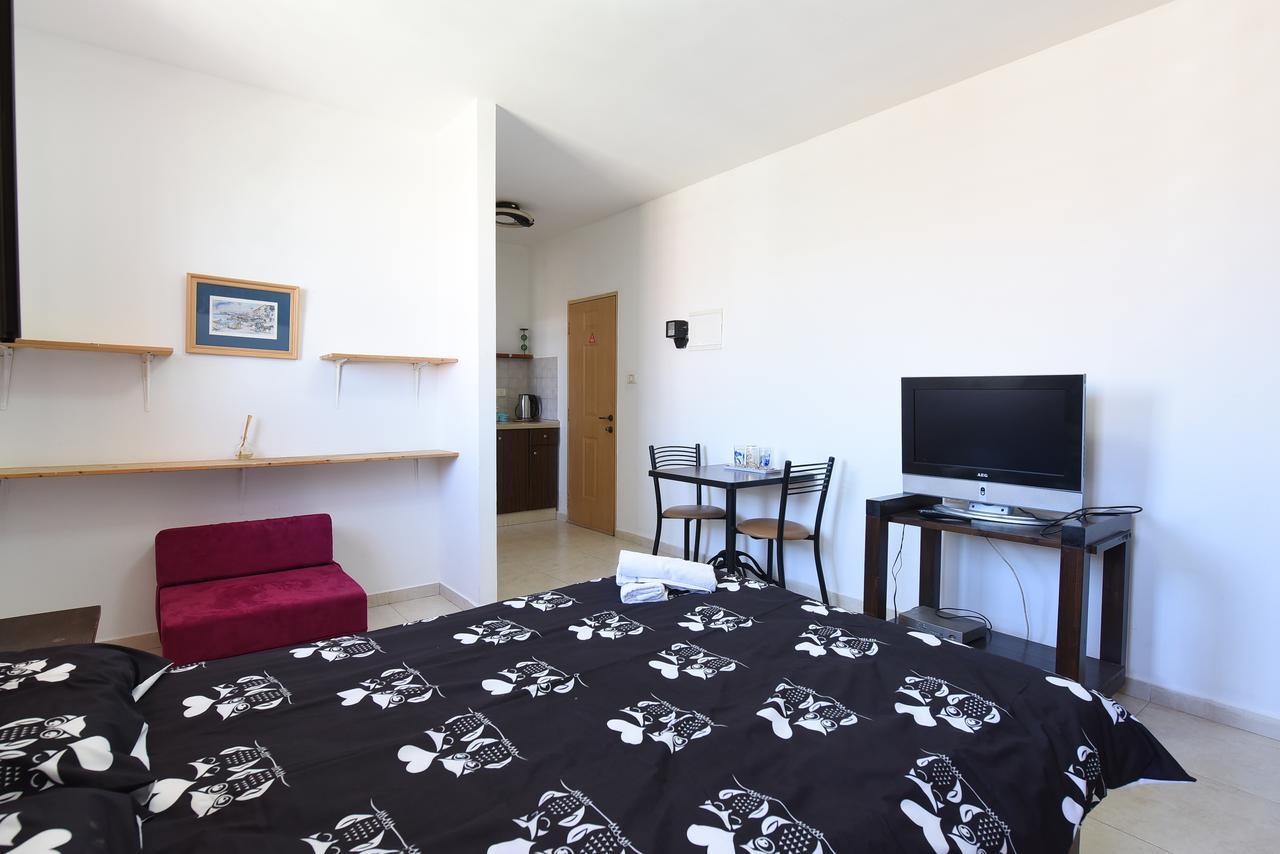 Flintstone Guest House Eilat Ngoại thất bức ảnh