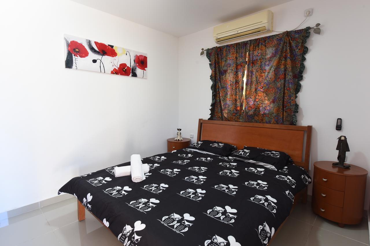 Flintstone Guest House Eilat Ngoại thất bức ảnh