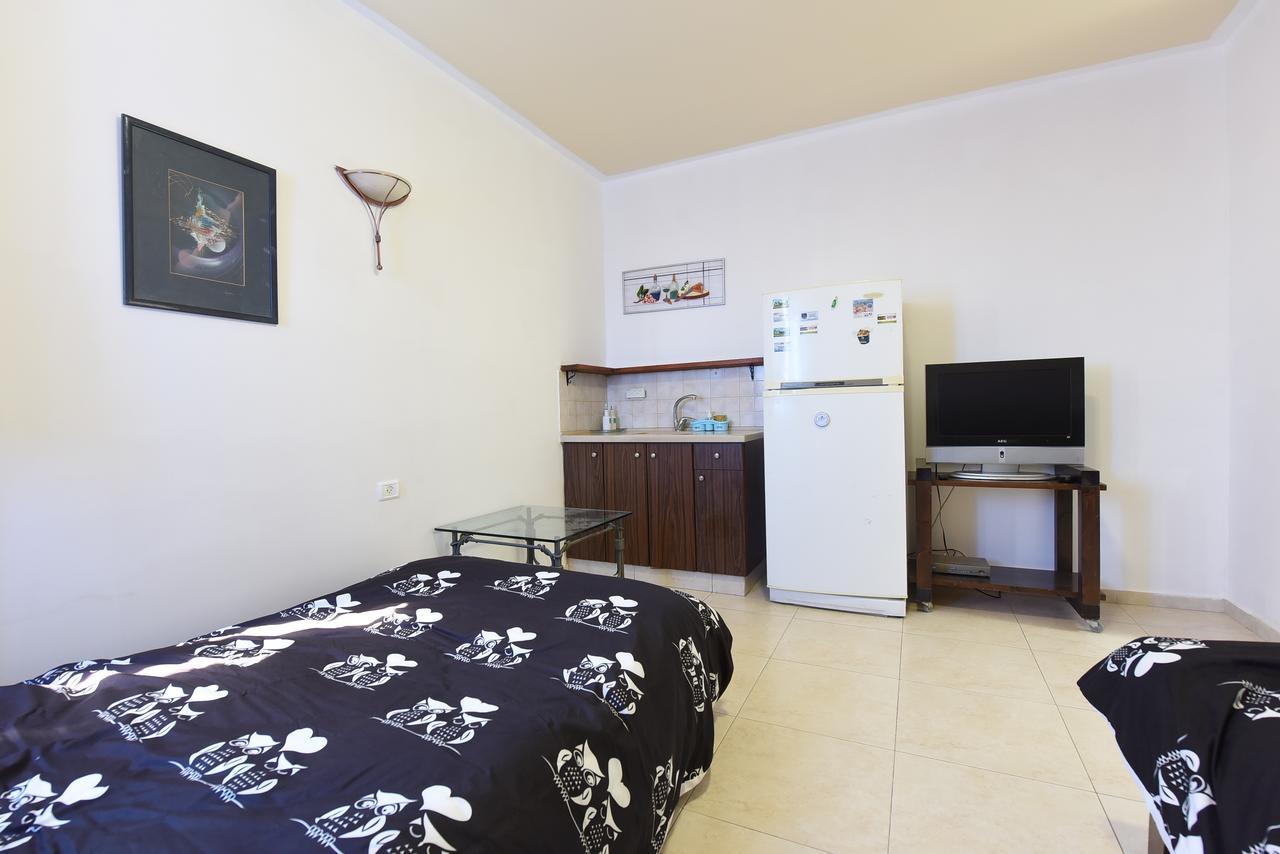 Flintstone Guest House Eilat Ngoại thất bức ảnh