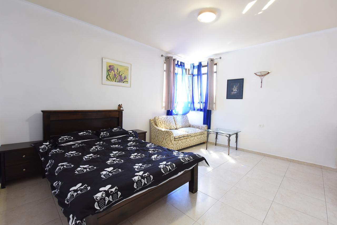 Flintstone Guest House Eilat Ngoại thất bức ảnh