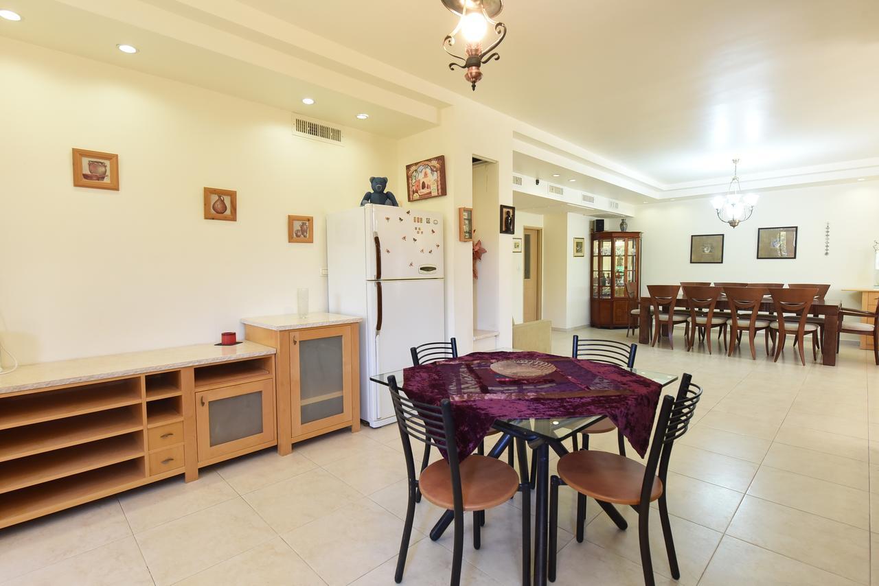 Flintstone Guest House Eilat Ngoại thất bức ảnh