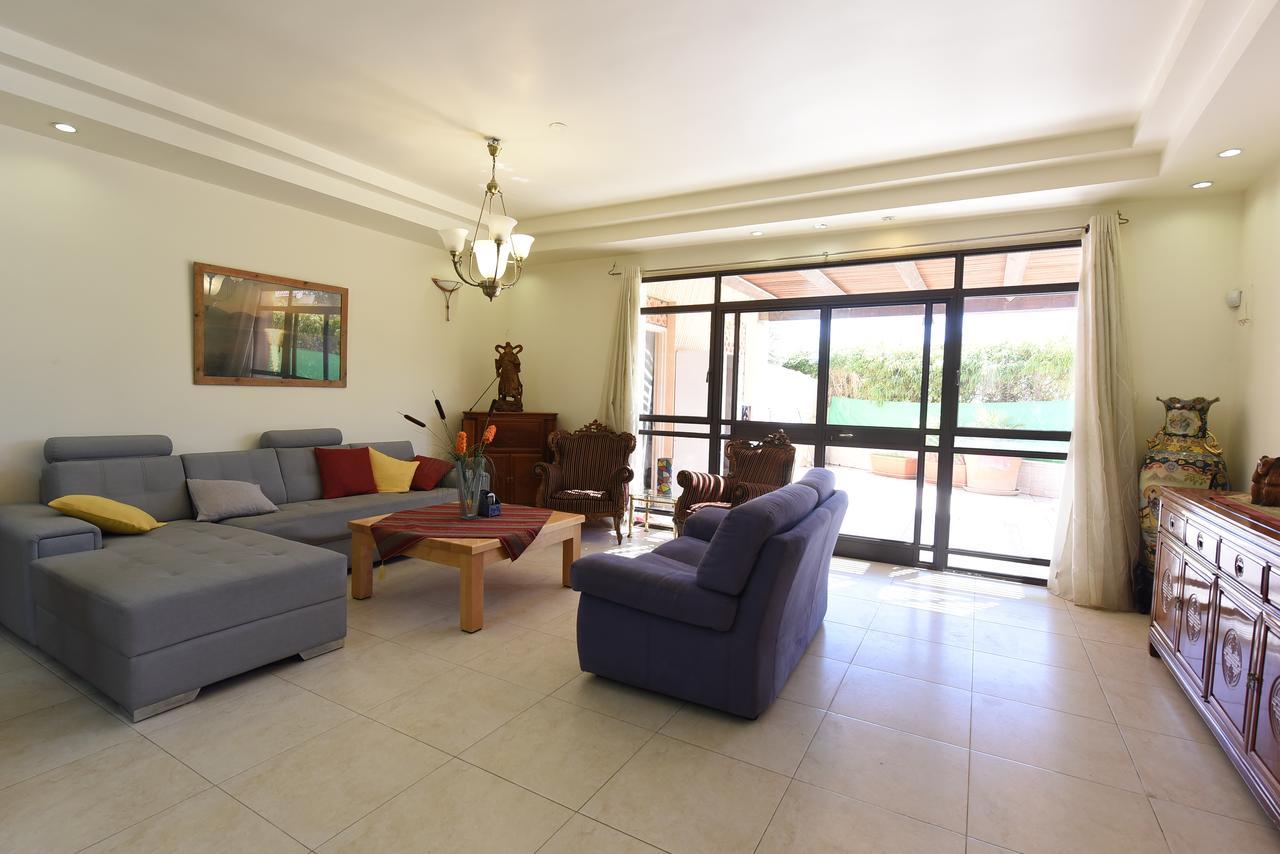 Flintstone Guest House Eilat Ngoại thất bức ảnh