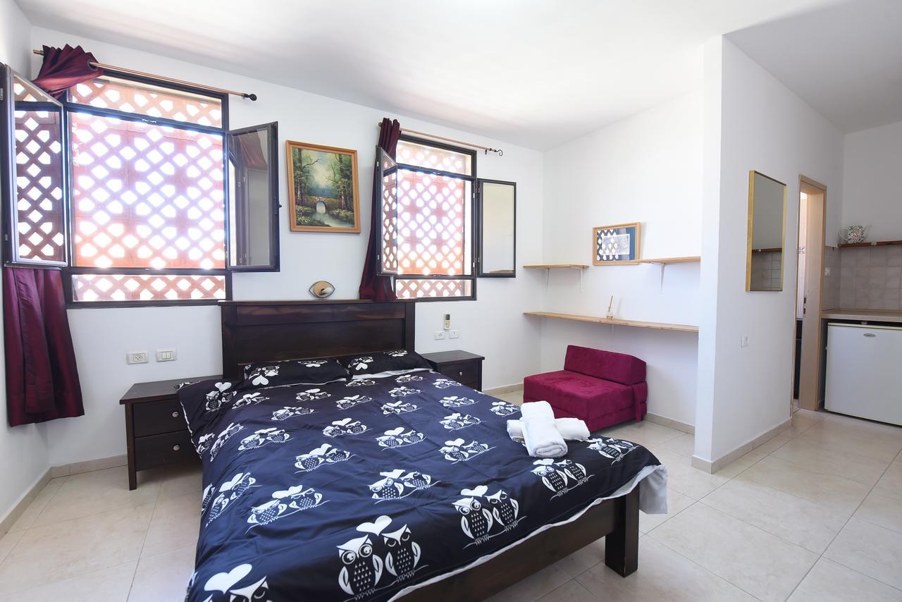 Flintstone Guest House Eilat Ngoại thất bức ảnh