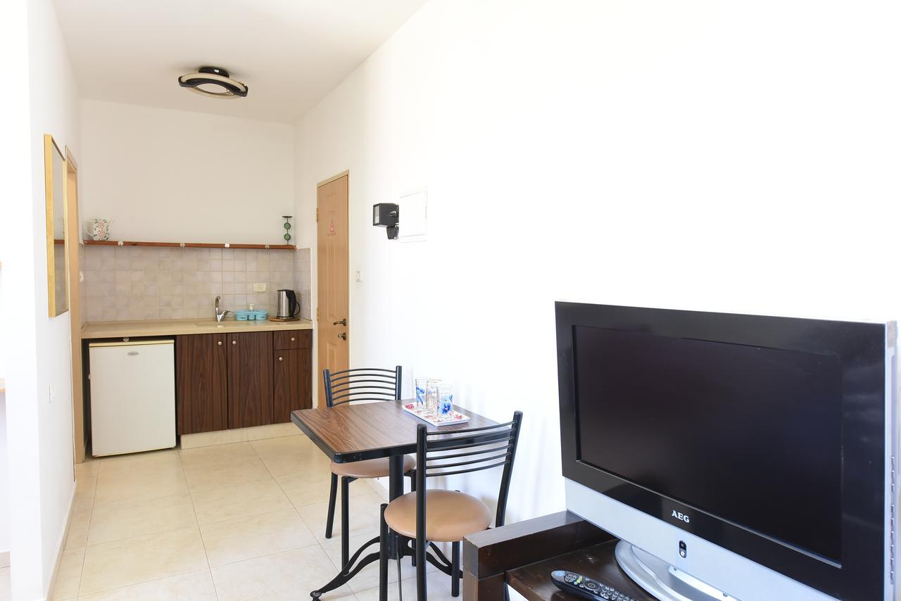 Flintstone Guest House Eilat Ngoại thất bức ảnh