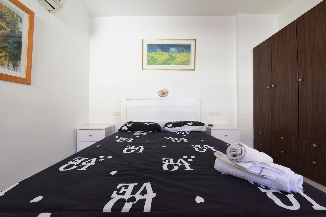 Flintstone Guest House Eilat Ngoại thất bức ảnh