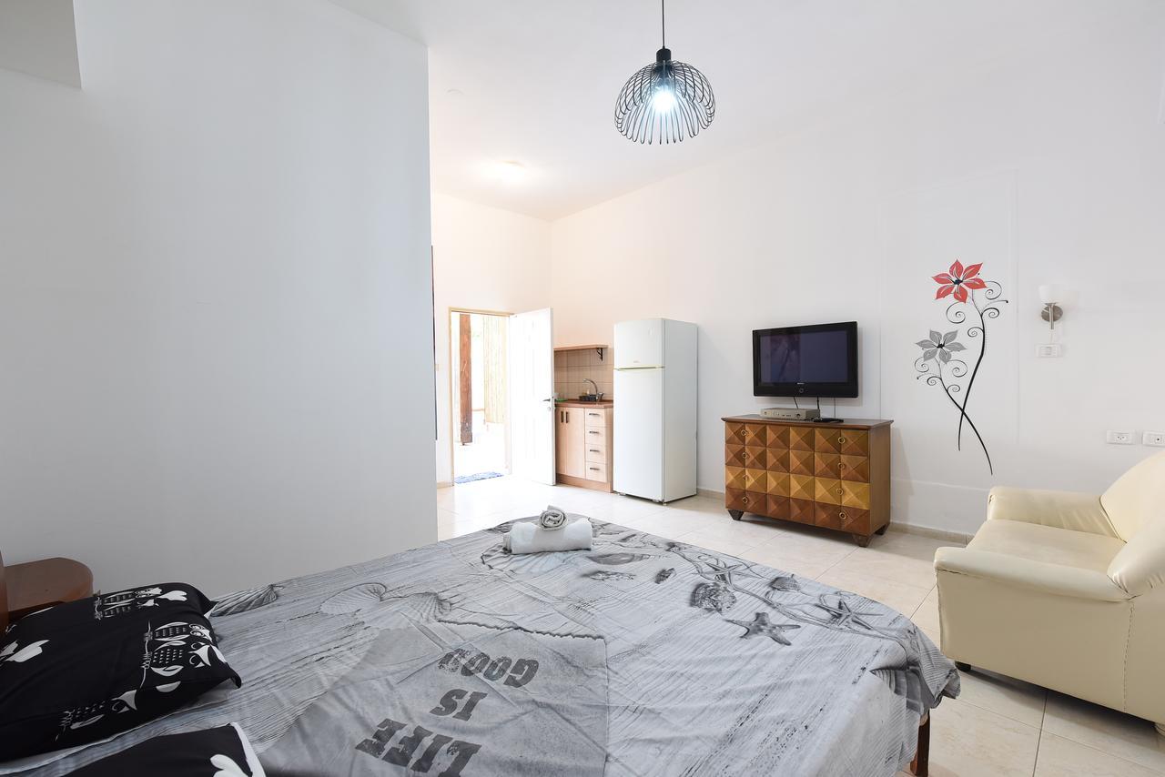 Flintstone Guest House Eilat Ngoại thất bức ảnh