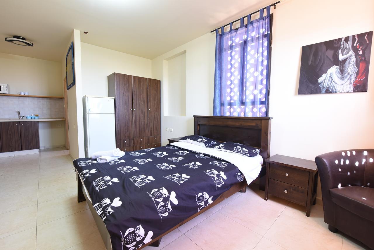 Flintstone Guest House Eilat Ngoại thất bức ảnh
