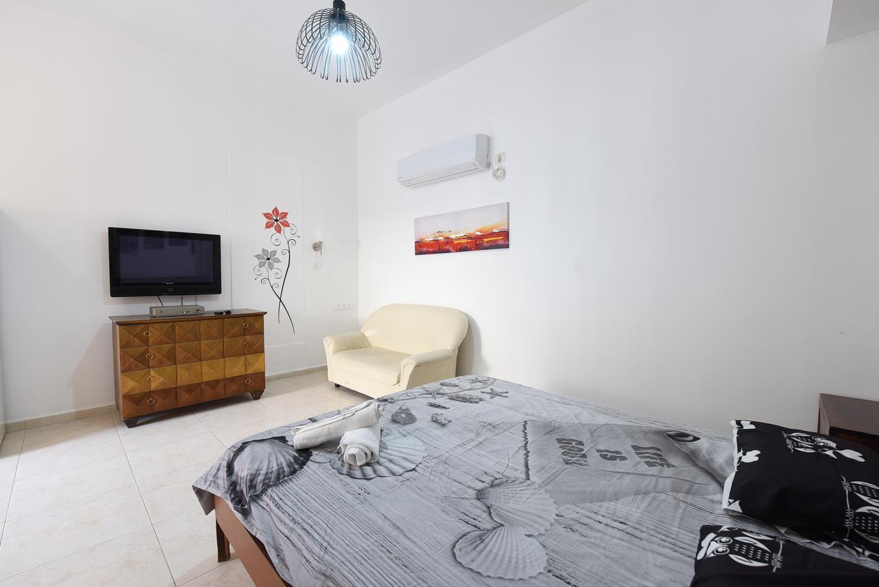 Flintstone Guest House Eilat Ngoại thất bức ảnh