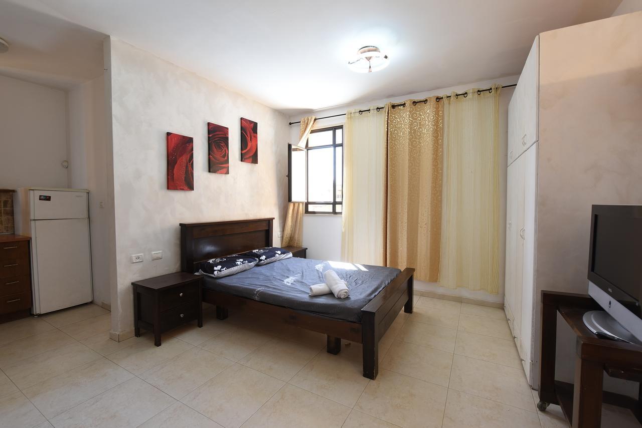 Flintstone Guest House Eilat Ngoại thất bức ảnh