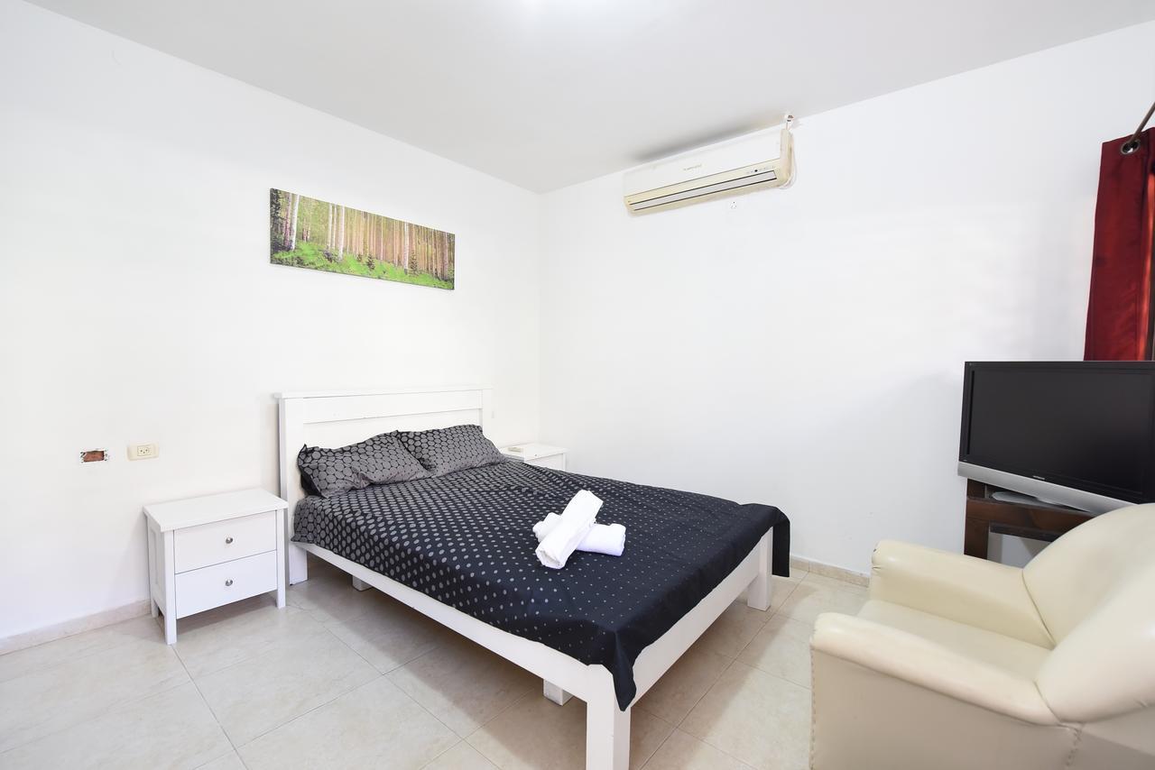 Flintstone Guest House Eilat Ngoại thất bức ảnh