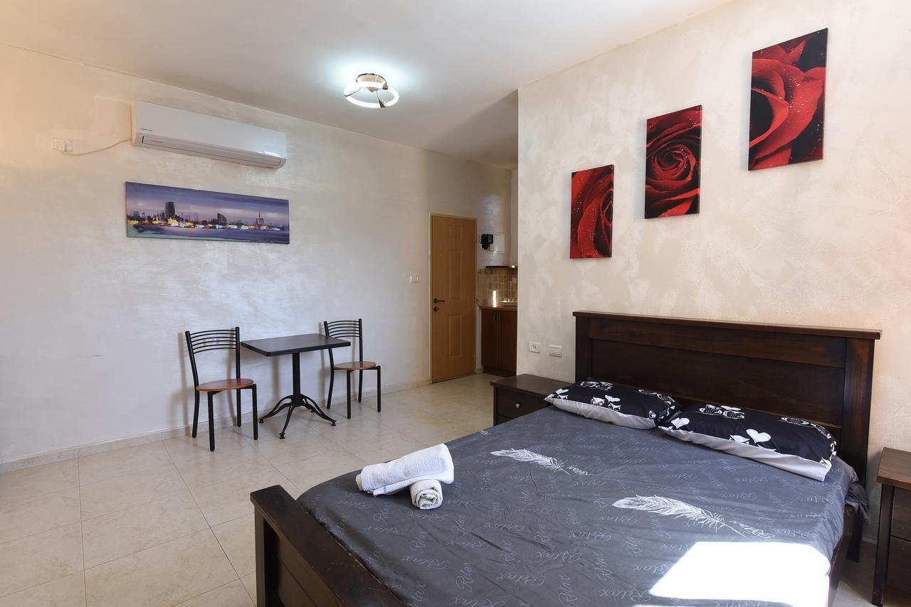 Flintstone Guest House Eilat Ngoại thất bức ảnh