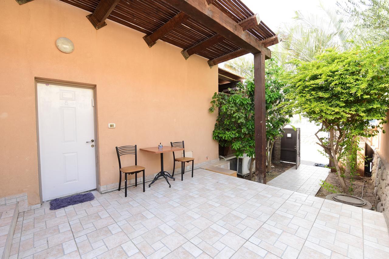 Flintstone Guest House Eilat Ngoại thất bức ảnh