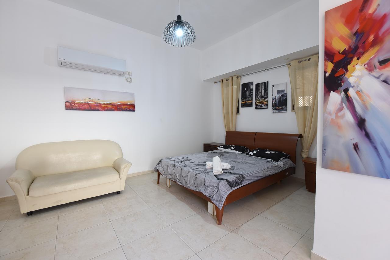 Flintstone Guest House Eilat Ngoại thất bức ảnh