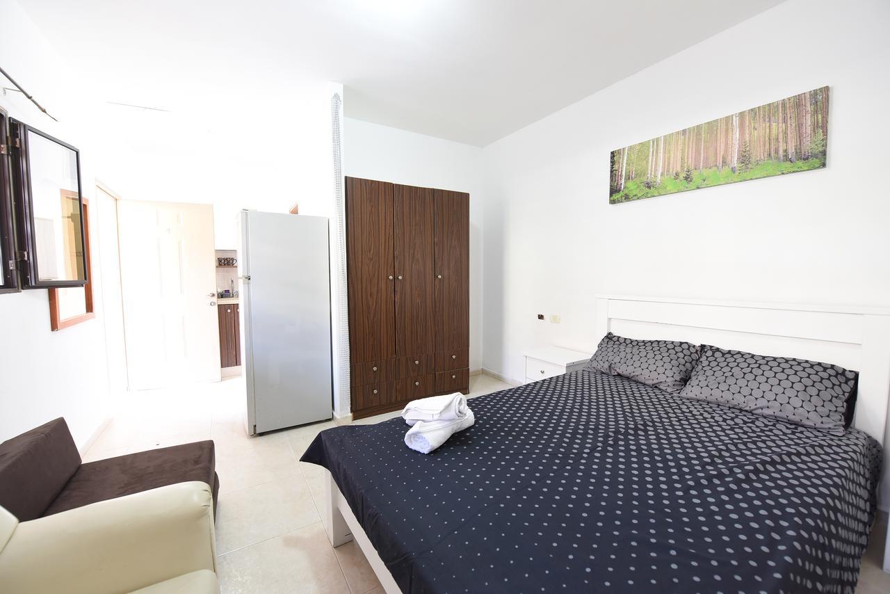 Flintstone Guest House Eilat Ngoại thất bức ảnh